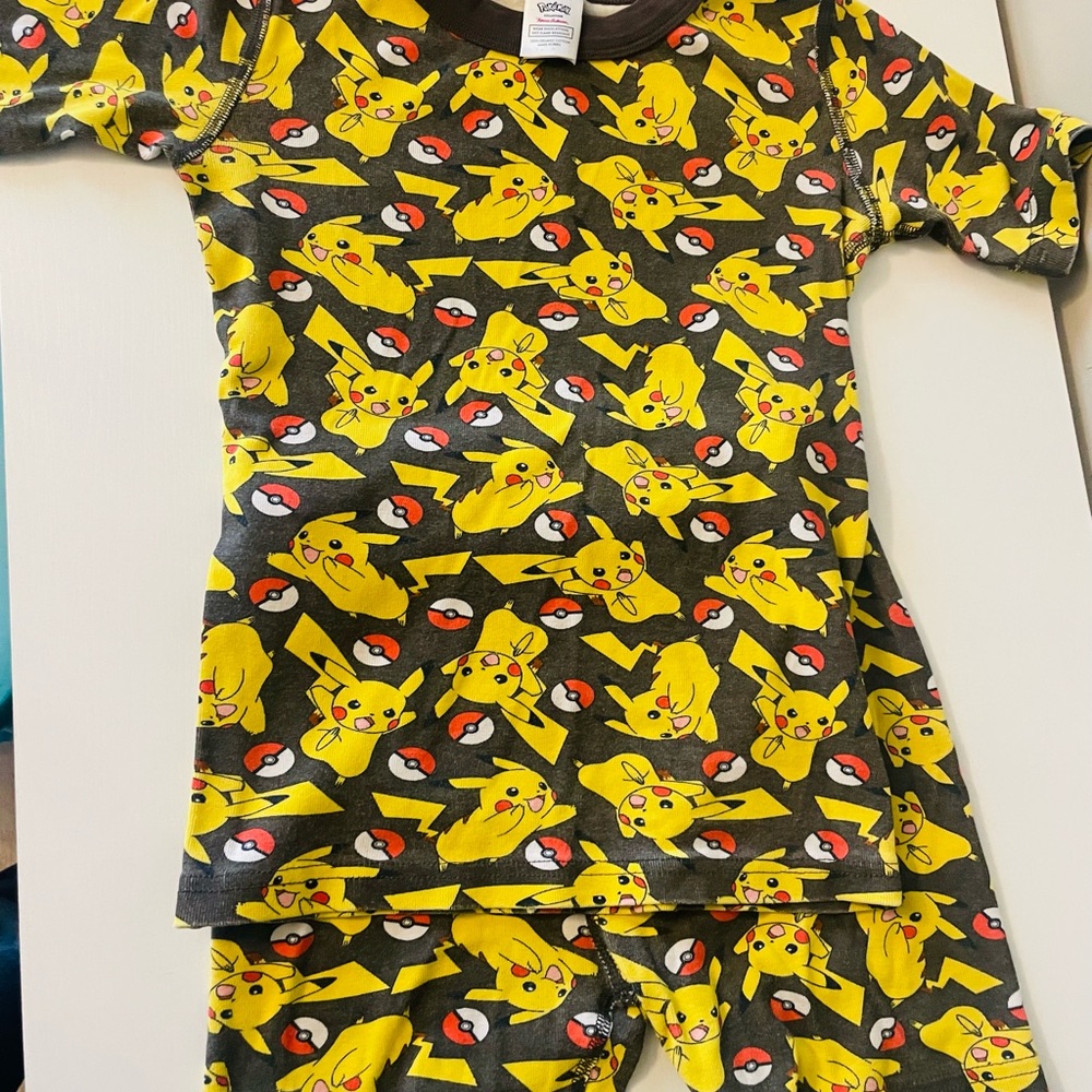 Hanna Andersson Pokémon Pajama Set - Yellow and Black size 140